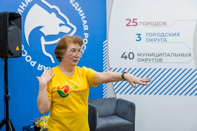 После 40 лет работы на «Мотовилихинских заводах» Людмила Коноплева стала инструктором по нейрогимнастике и благодарит «Единую Россию» за возможность заниматься любимым делом | Источник: Юрий Евдокимов
