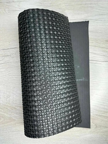 Резиновая профилактика продается в нескольких цветах, в зависимости от конкретного продавца. Черный, коричневый, бежевый и белый есть почти у всех | Источник: market.yandex.ru