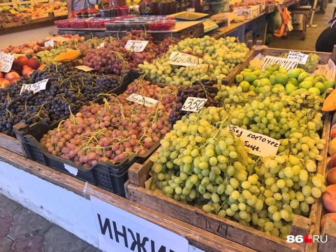 На местном рынке можно купить фрукты и овощи | Источник: Анастасия Шевякова / 86.RU