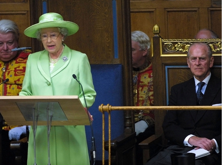 История Елизаветы II от А до Я: какой мы запомнили главный символ Британии?