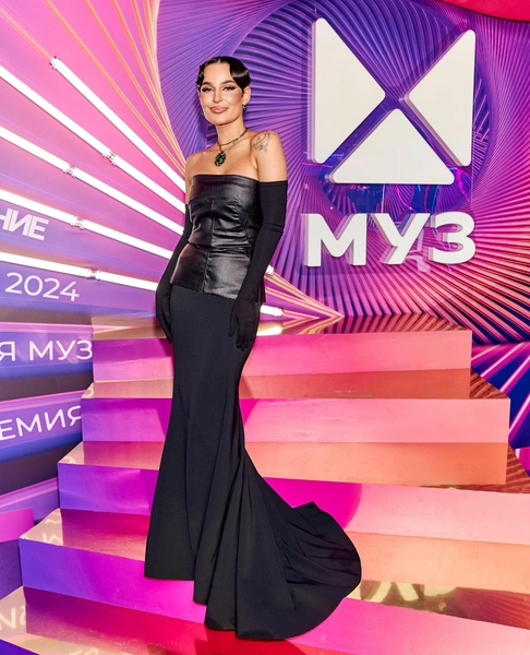Самый стильный наряд Премии Муз-ТВ. Голосуем! | woman.ru