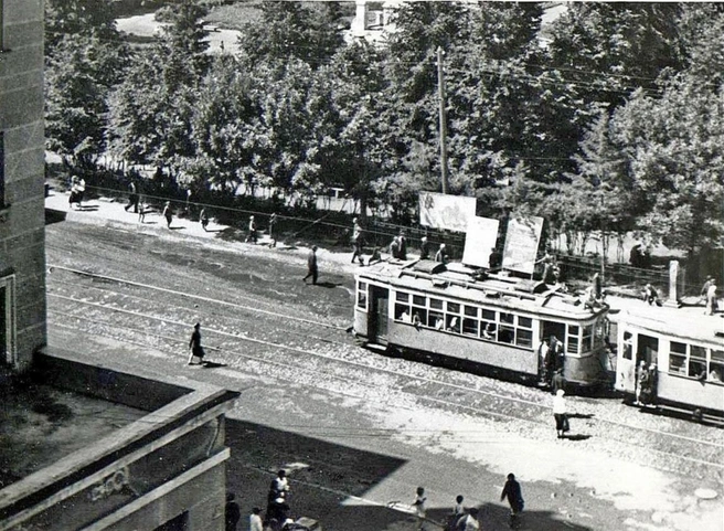 Вид на Ленина с одного из окон Главпочтампта в 40-е годы | Источник: «История Уфы и Башкортостана» / Vk.com