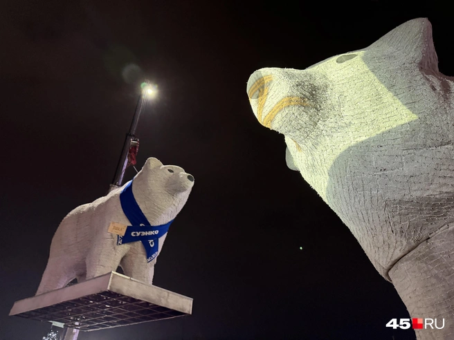 Устанавливают Яшку | Источник: Юлия Король / 45.RU