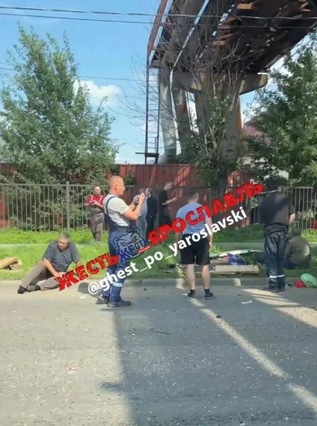 Ярославцы столпились вокруг места ДТП | Источник: Жесть Ярославль / Max