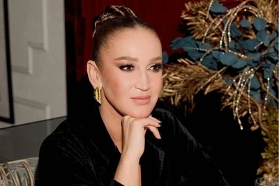 Король в шоке: Ольга Бузова показала голую грудь Филиппу Киркорову — видео