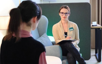 Психотерапия, горный воздух и нулевая гравитация: как москвичей лечат от депрессии, фобий и панических атак