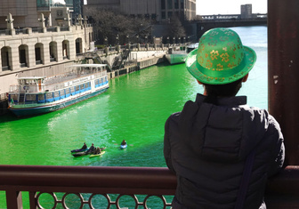 Почему река стала зеленой?