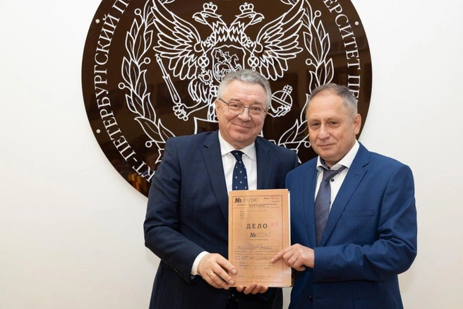 Главный редактор «Фонтанки» стал почетным выпускником петербургского Политеха | Источник: Андрей Рудской, ректор Санкт-Петербургского политехнического университета Петра Великого