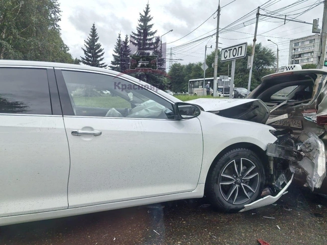 По данным ГАИ, женщина за рулем Toyota была пьяна | Источник: ЧП Красноярск / Telegram