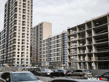 Строительство пары корпусов остановилось еще до первого переноса сдачи | Источник: Михаил Мечев / MSK1.RU