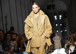 Лак и мат: новая коллекция Max Mara SS 2019