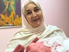 Женщина в 63 года родила первенца после 40 лет неудачных попыток забеременеть