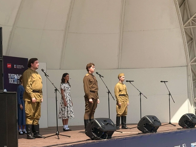На сцене звучали как военные песни, так и народные мелодии | Источник: Анна Грищенко