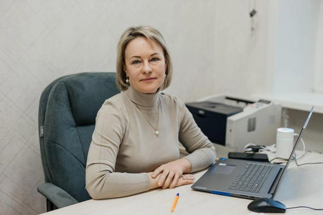 Светлана Цвингер&nbsp;— декан лечебного факультета&nbsp;— пришла в профессию по голосу разума, а влюбилась уже в процессе | Источник: Ксения Зимина