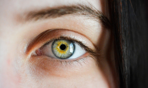 Ученые объяснили, как коронавирусное заражение проявляется на глазах