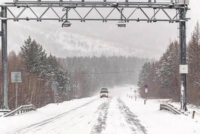 Трассу Братск-Усть-Илимск перекрыли после гибели пожилой пары