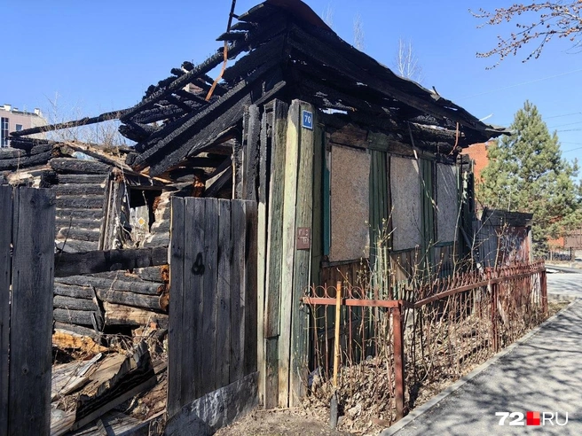 Прогуливаемся по Городищу. Здесь очень много деревянных домов | Источник: Павел Красоткин / 72.RU