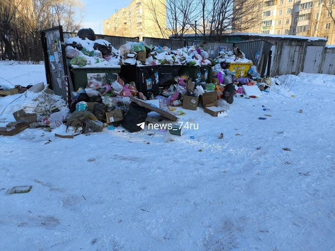 Аналогичная ситуация на Каслинской улице, 19. | Источник: читатель 74.RU