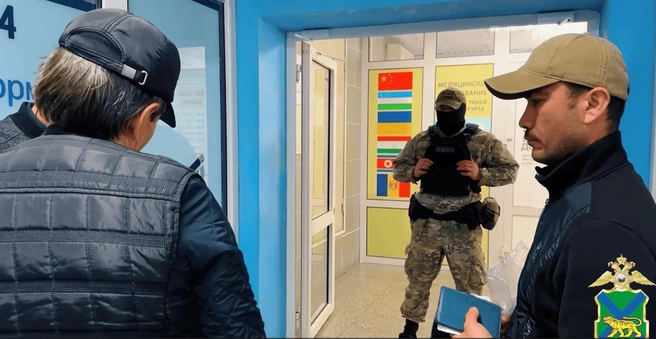 Преступная группа успела оформить поддельные документы не менее, чем 50 мигрантам | Источник: Полиция Приморья