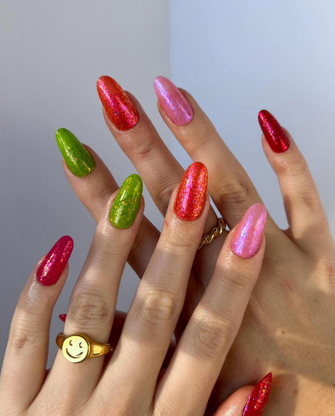 Разноцветный маникюр — самый красивый осенний дизайн для тех, кто любит яркие ногти