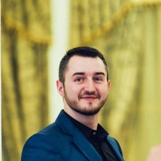 <p>Артем Тонян</p>