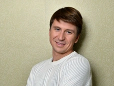 Стали известны имена ведущих нового сезона шоу «Ледниковый период. Дети»