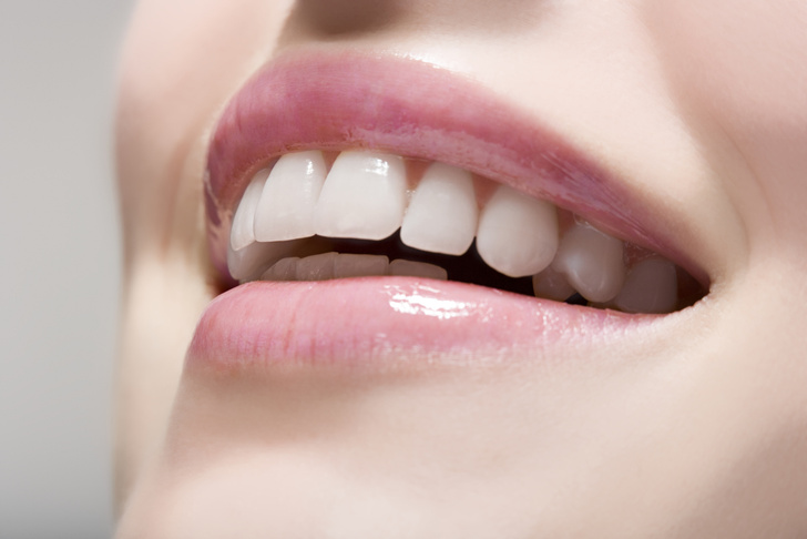 Чем вреден ополаскиватель для рта и деревянные зубные щетки: отвечает стоматолог