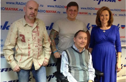 Ольга Кокорекина (справа) с гостями передачи и коллегами | Источник: "Фейсбук" (запрещенная в России экстремистская организация) Observer Russia