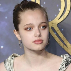 19-летняя дочь Анджелины Джоли и Брэда Питта Шайло сменила имя и отказалась от фамилии отца