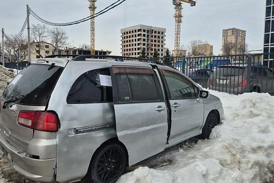 В Новосибирске ищут хозяина серого «Ниссана»