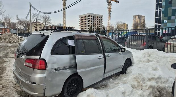 Автомобиль могут увезти на спецстоянку | Источник: мэрия Новосибирска
