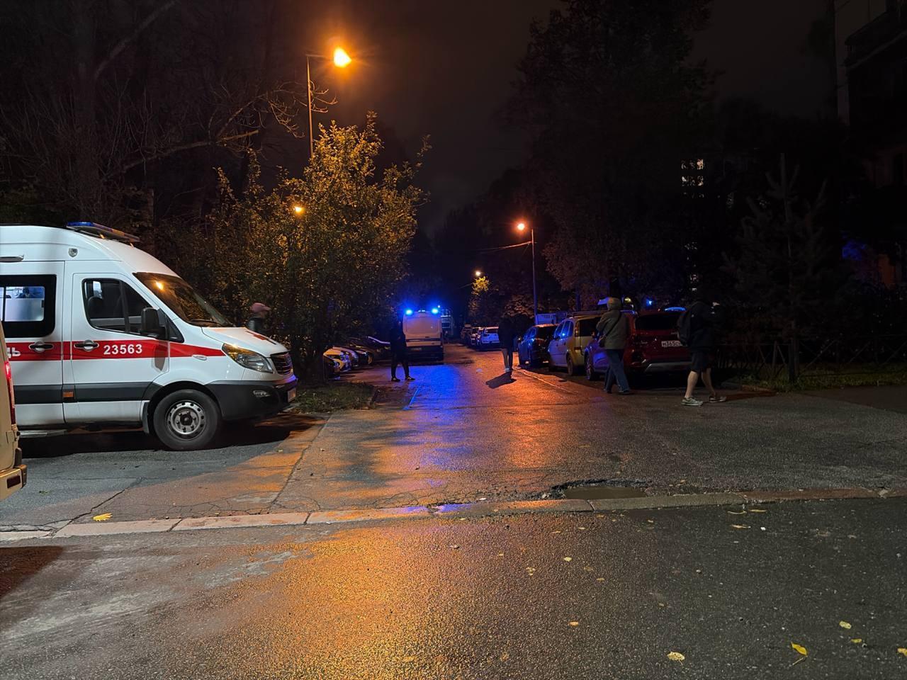 Пожар на проспекте Космонавтов в Петербурге: двое пострадали