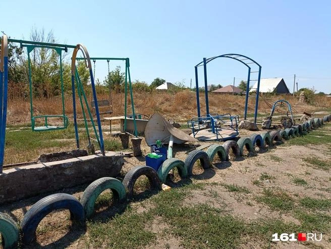 Ранее единственная площадка в хуторе на всех детей выглядела так | Источник: Елена Шевелева