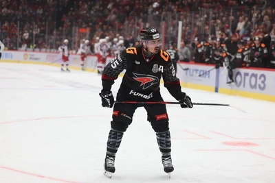 Матч «Авангард» — «Локомотив» покажут на двух площадках в Омске