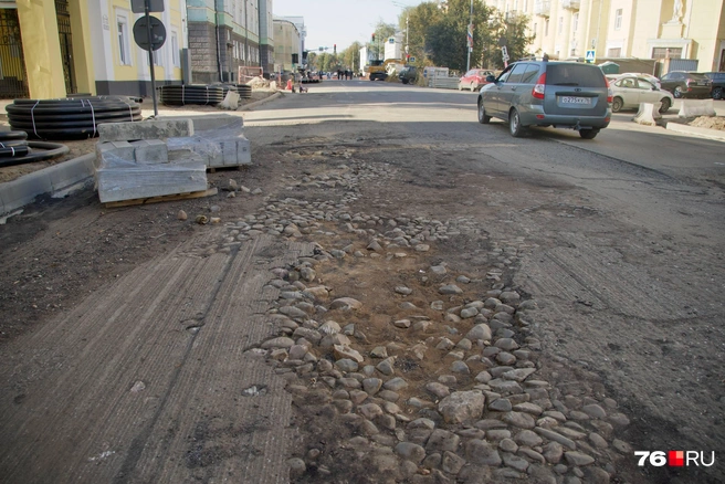 Градозащитники просят сохранить мостовую | Источник: Кирилл Поверинов / 76.RU