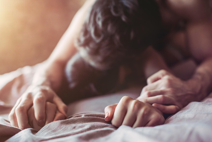 Хочет, но молчит: 5 вещей, о которых мужчины мечтают в постели на самом деле