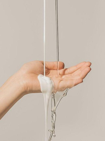 Место под солнцем: 5 популярных мифов о загаре от врача-дерматолога