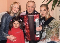 Анастасия  Волочкова: «Мама боялась сказать мне, что случилось с отцом»