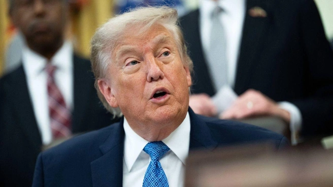 Трамп сначала хвалил телеканал за «увольнение» Киммела, а затем возмущался, когда ведущего вернули в эфир после шестидневной паузы. | Источник: MEGA