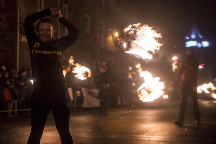 Новый год для храбрых сердцем: как шотландцы зажигательно празднуют Хогманай