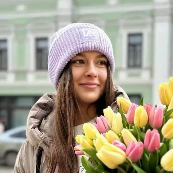 Инсценировала исчезновение ради мести парню: пропавшая москвичка Лиза Садагова спрыгнула с Живописного моста?