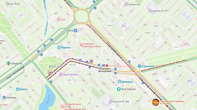 В два часа дня движение затруднено на бульваре Новаторов в обоих направлениях, а также на Дачном проспекте в сторону КАД | Источник: Яндекс.Карты