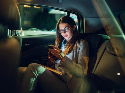 Вместо тостов и шампанского — за рулем: как вся Россия благодарит тех, кто спасает наш Новый год