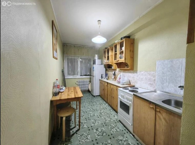 Похоже, батареи и плита на кухне стоят с момента постройки | Источник: Realty.yandex.ru
