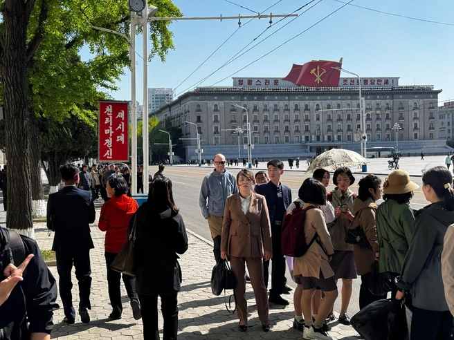 Увидеть, как живут северокорейцы, можно только гуляя по улицам и катаясь на общественном транспорте | Источник: Константин Каськаев / ВКонтакте