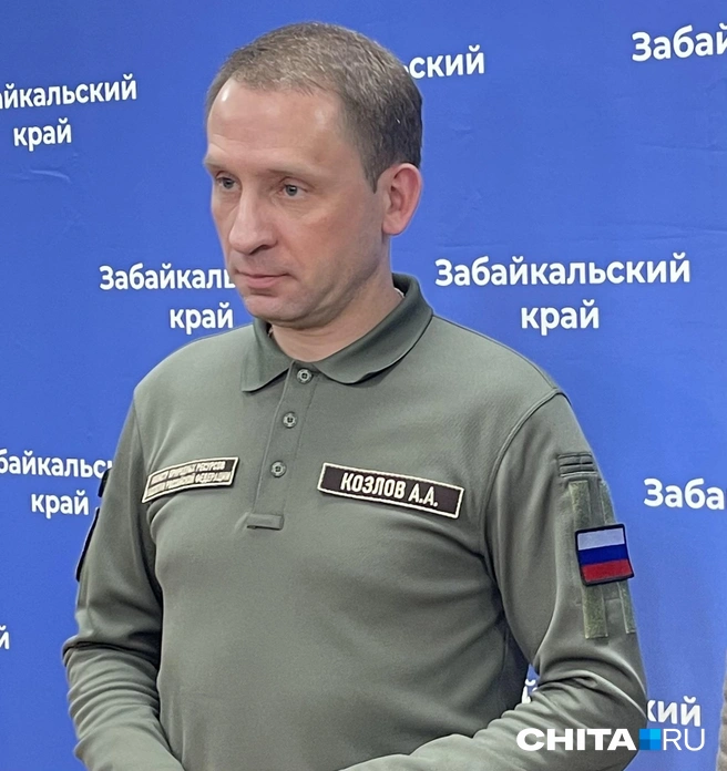 Ранее Александр Козлов осмотрел оснащение и спецтехнику Читинской авиабазы | Источник: Тамара Ван-Фу-Ли / CHITA.RU