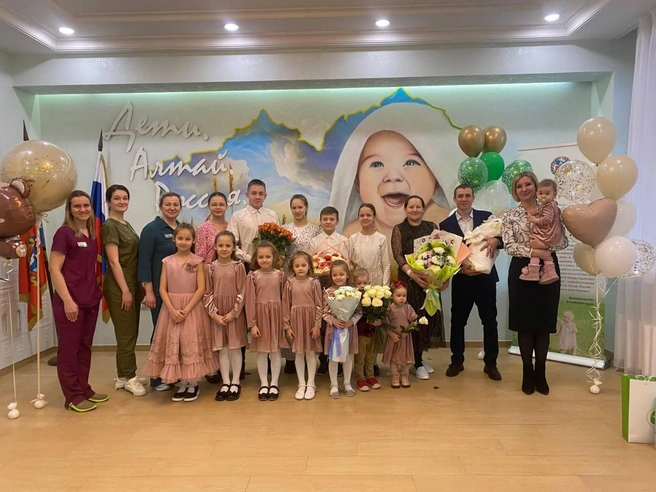 На последней выписке из родильного дома мечтал побывать и старший сын Слава | Источник: Елена Брит
