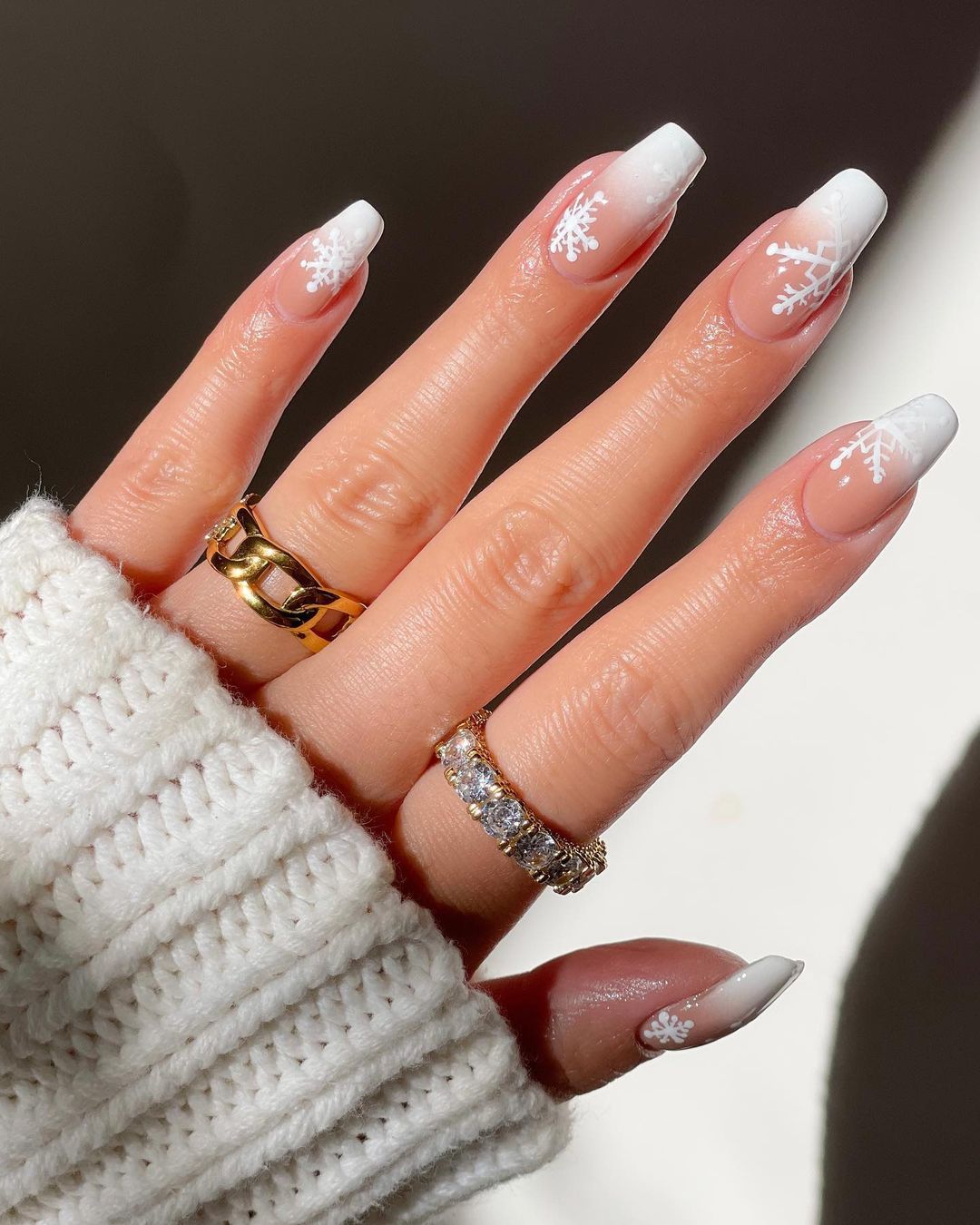 Новогодний френч со снежинками на ногтях (65 фото)