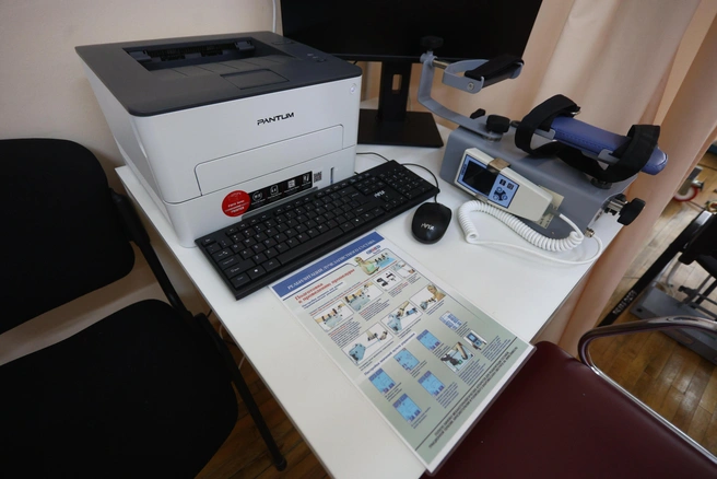 Часть устройств оснащена системой биологической обратной связи, отображающей результаты терапии на экране в реальном времени | Источник: Владислав Лоншаков / E1.RU