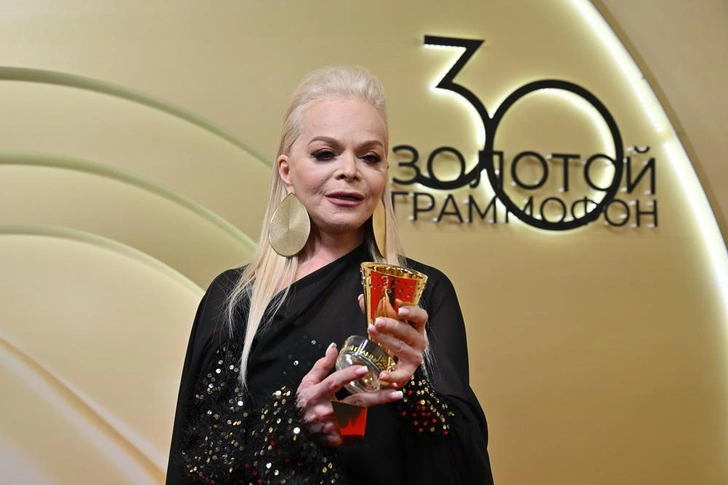 Лариса Долина | www.starhit.ru